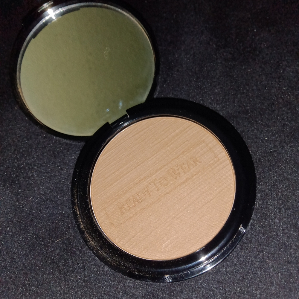 New Dark Powder Compact - Picture 2 of 4